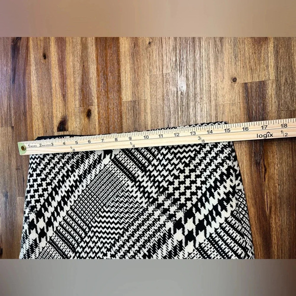 Kenneth Cole Black & Cream Houndstooth Wool Blend Pencil Skirt lace hem Size 8P - Picture 7 of 8